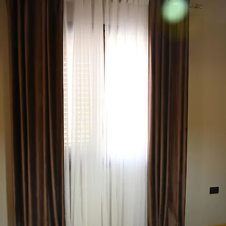 Fly בית אירוח Krujë