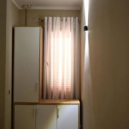 Fly בית אירוח *