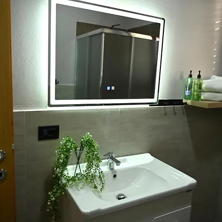 Fly בית אירוח