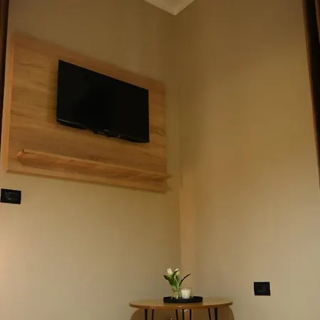 Fly בית אירוח Krujë