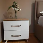 Fly * Krujë