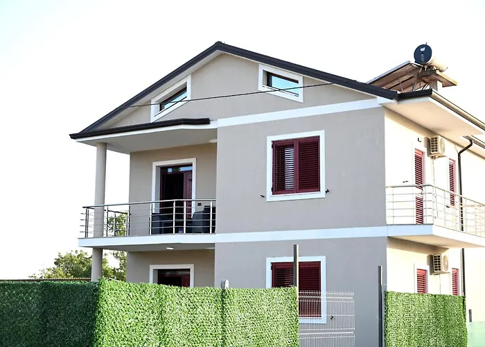 Fly Kwatera prywatna Krujë